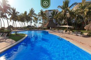 Cozy Beachfront Studio - Beach Club - Pools - 8
