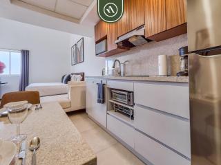 Cozy Beachfront Studio - Beach Club - Pools - 6