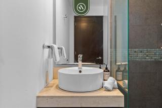Beautiful 2 BR Condo Amazing Rooftop Pool - Gym - 3