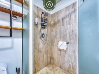 Cozy Beachfront Studio - Beach Club - Pools - 1