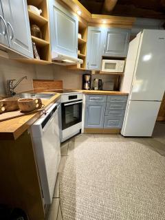 Tunnelmallinen hirsimökki - Levin Liitäjä - 5