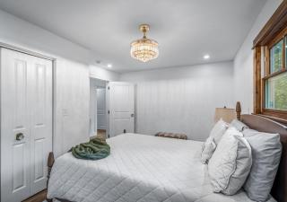 Daffodil Hill - Walk to Downtown & Brow Park - 1