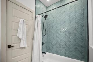 Modern St. Louis 2BR Escape - 5