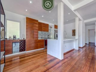 Ecofriendly 2BR Condo - Private Jacuzzi - Rooftop - 3