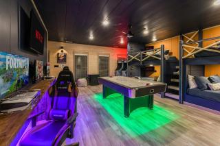 The Great Escape! Sleeps 26 - Sky Deck - Arcade - Golf - Waterpark - 1