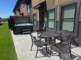 Teton Duo | Side-by-Side Homes | Hot Tubs+Walkable - 8