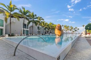 Oceanview 3BR Apt with Beach Access - Pools - Gym - 1