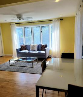 Hilltop East End Retreat with Studio-Office - 9