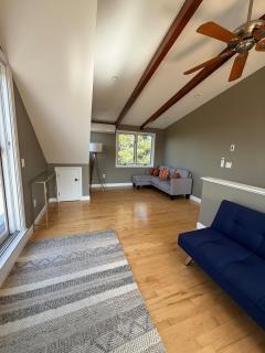 Hilltop East End Retreat with Studio-Office - 8