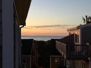 Hilltop East End Retreat with Studio-Office - 3