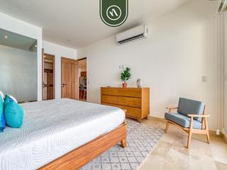 Luxury Oceanfront 3 BR Condo - Pools - 9