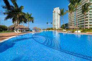 Luxury Oceanfront 4BR Condo - Pool - Ocean View - 1