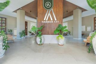 Luxury Oceanfront 3 BR Condo - Pools - 4