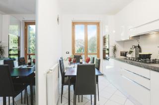 Prestige Villa - 5 min from the train station - Garden and private Parking - 2