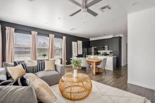 Spacious Apartment with Gated Parking Near Med Ctr - 9