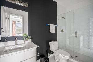 Spacious Apartment with Gated Parking Near Med Ctr - 7