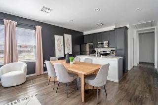 Spacious Apartment with Gated Parking Near Med Ctr - 1