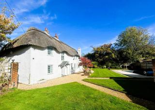 April Cottage, luxurious accommodation for coast and forest with pool & hot tub - 0