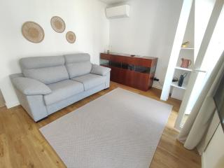 Lisbon, renovated T2 apartment with balcony near Saldanha, Estefania, Lisbon - 4