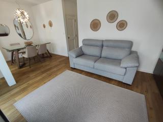 Lisbon, renovated T2 apartment with balcony near Saldanha, Estefania, Lisbon - 1