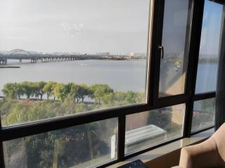 Central Avenue Luxury River View Apartment - 7