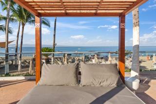 Oceanview 3BR Apt with Beach Access - Pools - Gym - 0