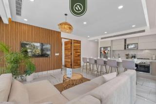 Luxury 2 BR Condo with Dream Pools - Beach - Art - 6