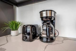 Comfy Studio With Private Parking Near Tx Med Ctr - 2