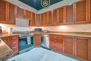 Modern 2BR Condo in Old Town - Private Terrace - 0