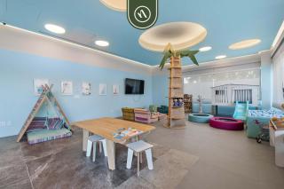 Luxury 2 BR Condo with Dream Pools - Beach - Art - 3