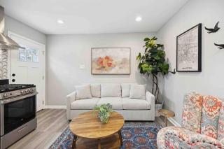 Heart of Houston • Walk to the Heights & More! - 9