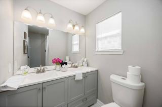 Prime Heights Location • Central & Cozy! - 0