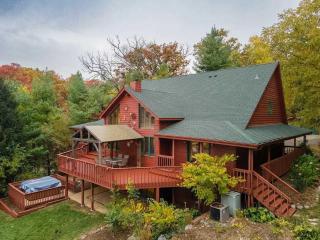 Monthly or Seasonal Large Petite Lake 44 Lakehouse Retreat with Private Pier and Hot Tub secluded Deep in the Woods - 0