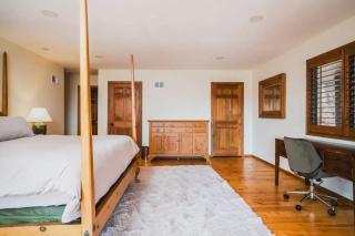 Monthly or Seasonal Large Petite Lake 44 Lakehouse Retreat with Private Pier and Hot Tub secluded Deep in the Woods - 8