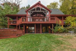 Monthly or Seasonal Large Petite Lake 44 Lakehouse Retreat with Private Pier and Hot Tub secluded Deep in the Woods - 6