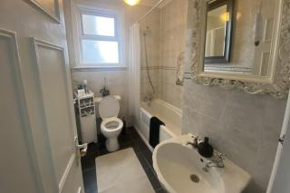 Seaview 2 Bedroom House Sleeps 4 - Pets Ok -WiFi - 6