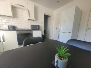 Contractor Stays with Private Parking and Free Wi-Fi - 3