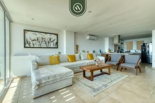 Amazing 3 BR Penthouse with Beachclub - 1