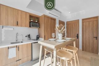 Luxury Oceanfront Studio - Beach - Pools - Gym - 1
