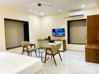 The Sapphire Hotel - 8