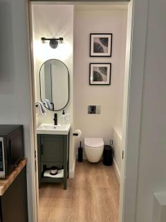 Stylish King Suite-FP-Hot Tub-Walk to All In OT - 1