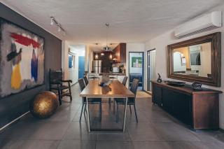 Cozy 2BR King beds - Rooftop Pool - Fast WiFi - 8