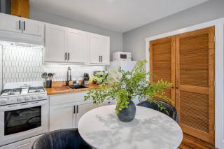 Charming, Fully-Equipped Studio With Gated Parking - 1