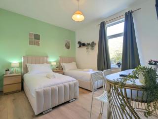 Charming 3-bed Home Near Centre Free Parking - 9