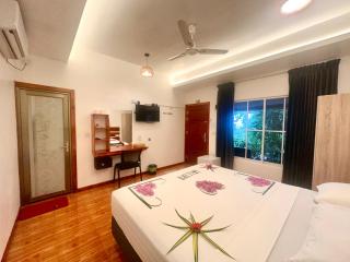 Thoddoo Island Life - 1