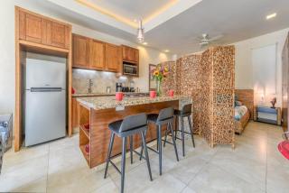 Chic Studio -Rooftop Pool - Ocean View - King Bed - 7