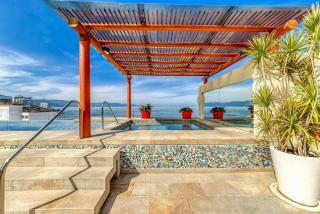 Chic Studio -Rooftop Pool - Ocean View - King Bed - 3