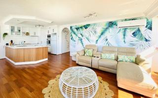 Absolute Beach front apartment - 7