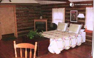 Romantic Log Cabin Accommodation with a Deck near Hiawassee, Georgia - 8