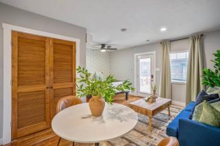 Bright, Fully Equipped Studio With Gated Parking! - 8